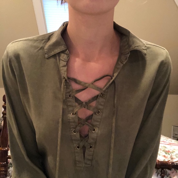 Army Green top never worn - Picture 2 of 2